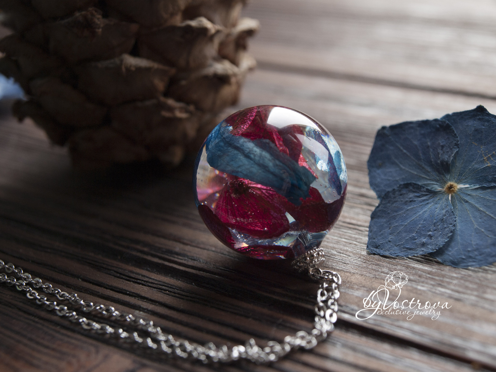 Sphere red-blue - My, Pendant, Dried flowers, Epoxy resin, beauty