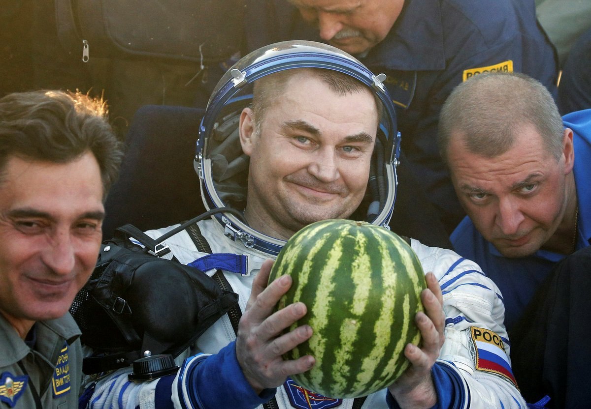 It seems that this watermelon will also fly into someone ... - Space, Космонавты, Landing, Watermelon, 