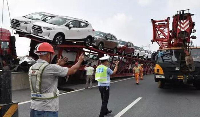 Lucky - Nearly, Auto transporter, Crash, Longpost