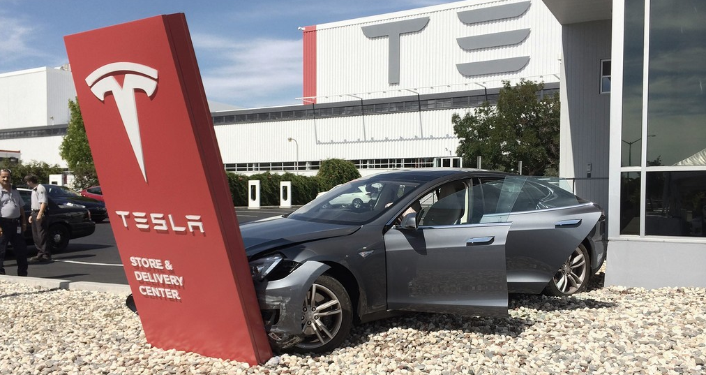 Еще одного человека убила Тесла в Нидерландах - Tesla, Tesla Motors, Авария, Нидерланды, Новости, Мк, Нидерланды (Голландия)