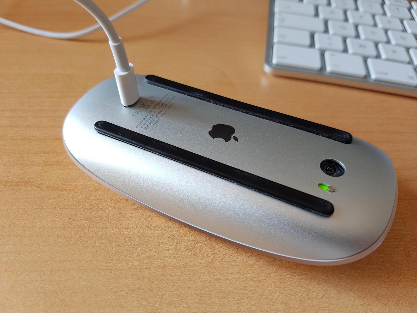 For those who are surprised by the impractical features of the Iphone7, I suggest remembering how the Apple mouse is charged. - Apple, Iphone 7 plus, Mouse, Inconvenience, iPhone 7