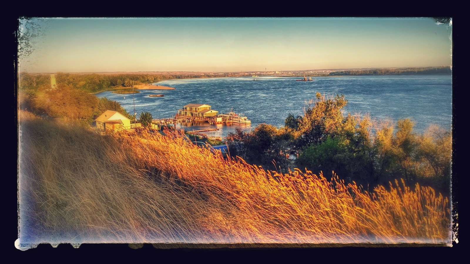 I took a picture in the morning while walking the dog, and an hour later Google improved it and offered to evaluate it. - My, Morning, Volga river, Volga-Don Canal