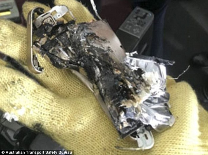 Airlines explain why you can't look for a phone that fell on a plane on your own - Airline, Telephone, Airplane