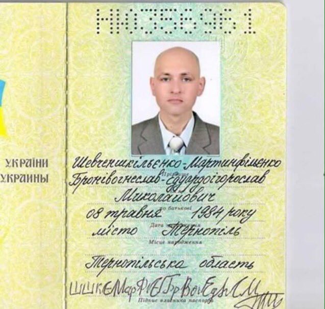 The signature is cool. - Screenshot, The passport, Surname