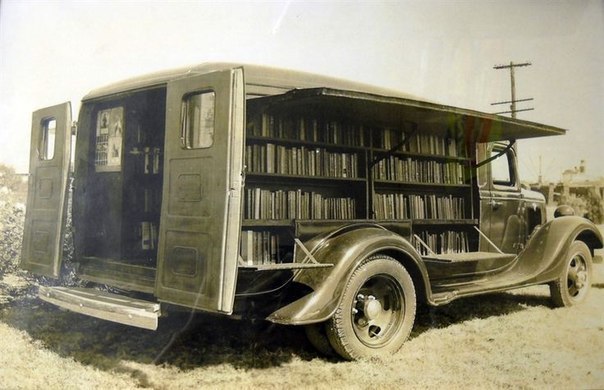 Mobile library of the early twentieth century. - , 20th century, Books, Abroad, USA, Internet