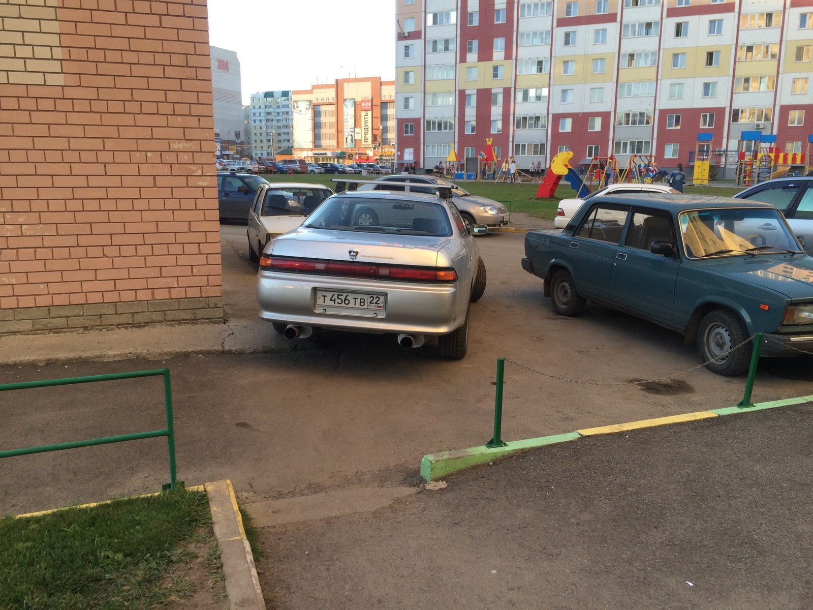 I park like m...k. - Parking, Неправильная парковка, Courtyard