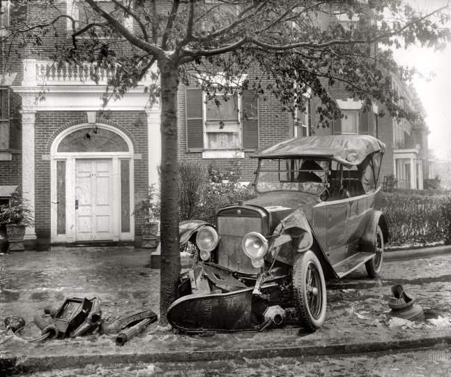 Historical photo - last century drifter against a lamp post - Auto, Car, Historical photo, Road accident, Pillar, 20th century