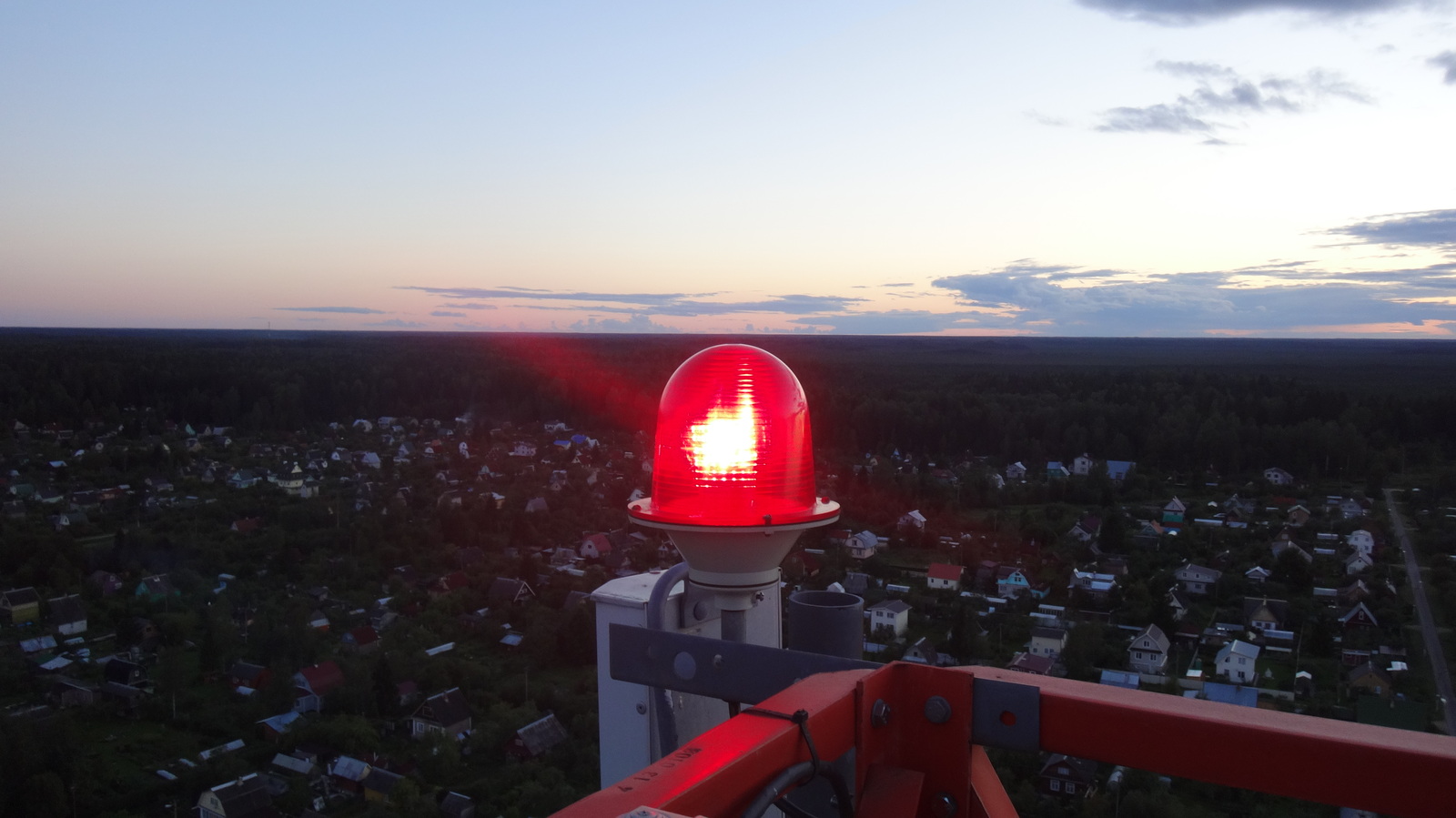 Why do you need such a lamp on a cell tower? (no one flies so low, and in the distance it is not visible at all) - My, Лампа, Cell tower, Megaphone