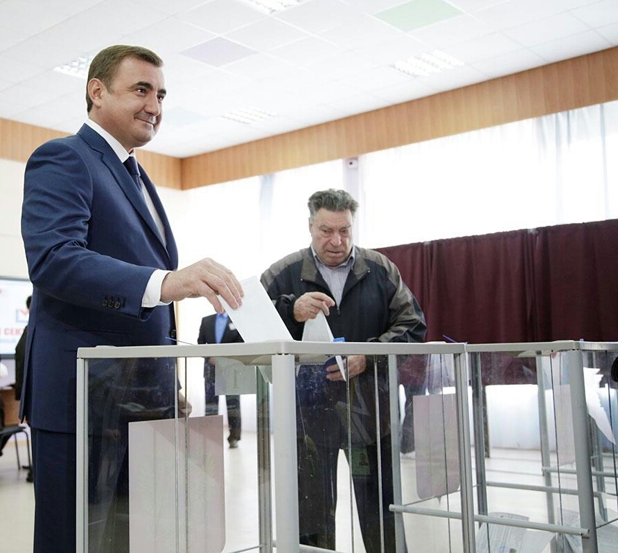 The whole essence of the elections in one photo - Tula, Elections, Vote, People, The governor