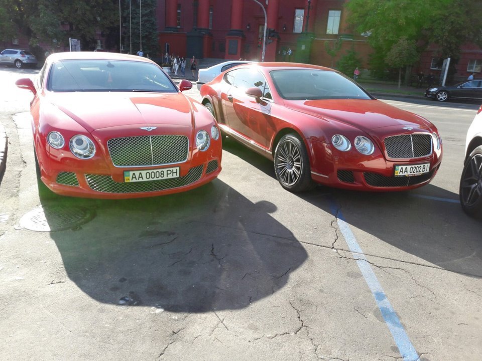 Kyiv students surprised with their cars - Kiev, Students, Bentley