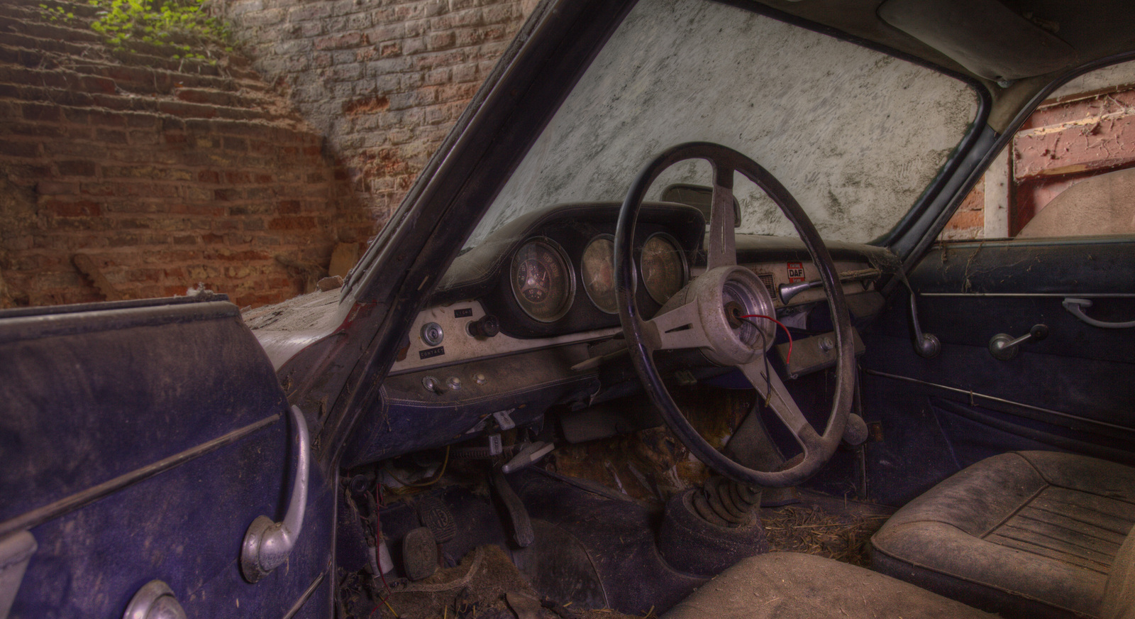 Forgotten Alfa Romeos in an old Belgian castle! - Translation, Alfa romeo, Locks, Find, , Longpost, Video