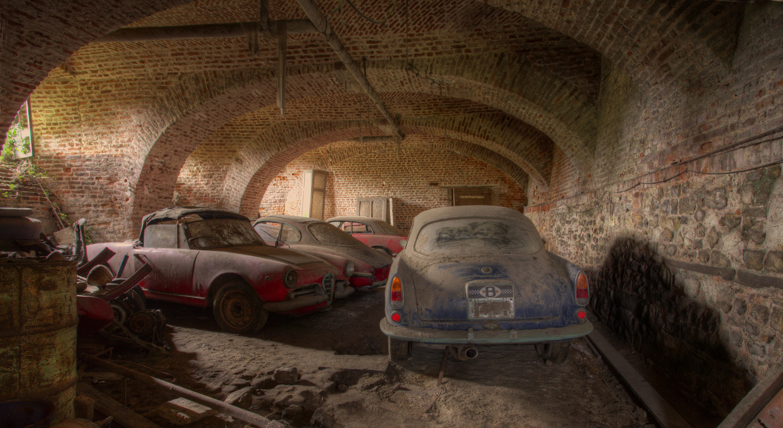 Forgotten Alfa Romeos in an old Belgian castle! - Translation, Alfa romeo, Locks, Find, , Longpost, Video