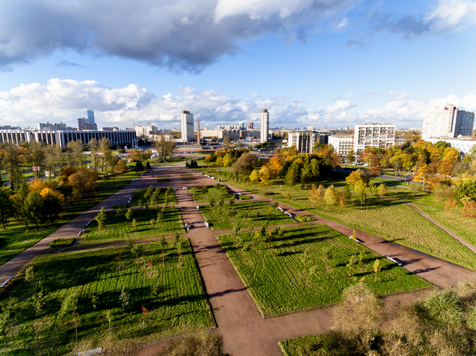 Пулковская петербург. Пулковский парк Санкт-Петербург. Пулковское шоссе парк. Дорожки Пулковский парк. Пулковский парк Санкт-Петербург фото.