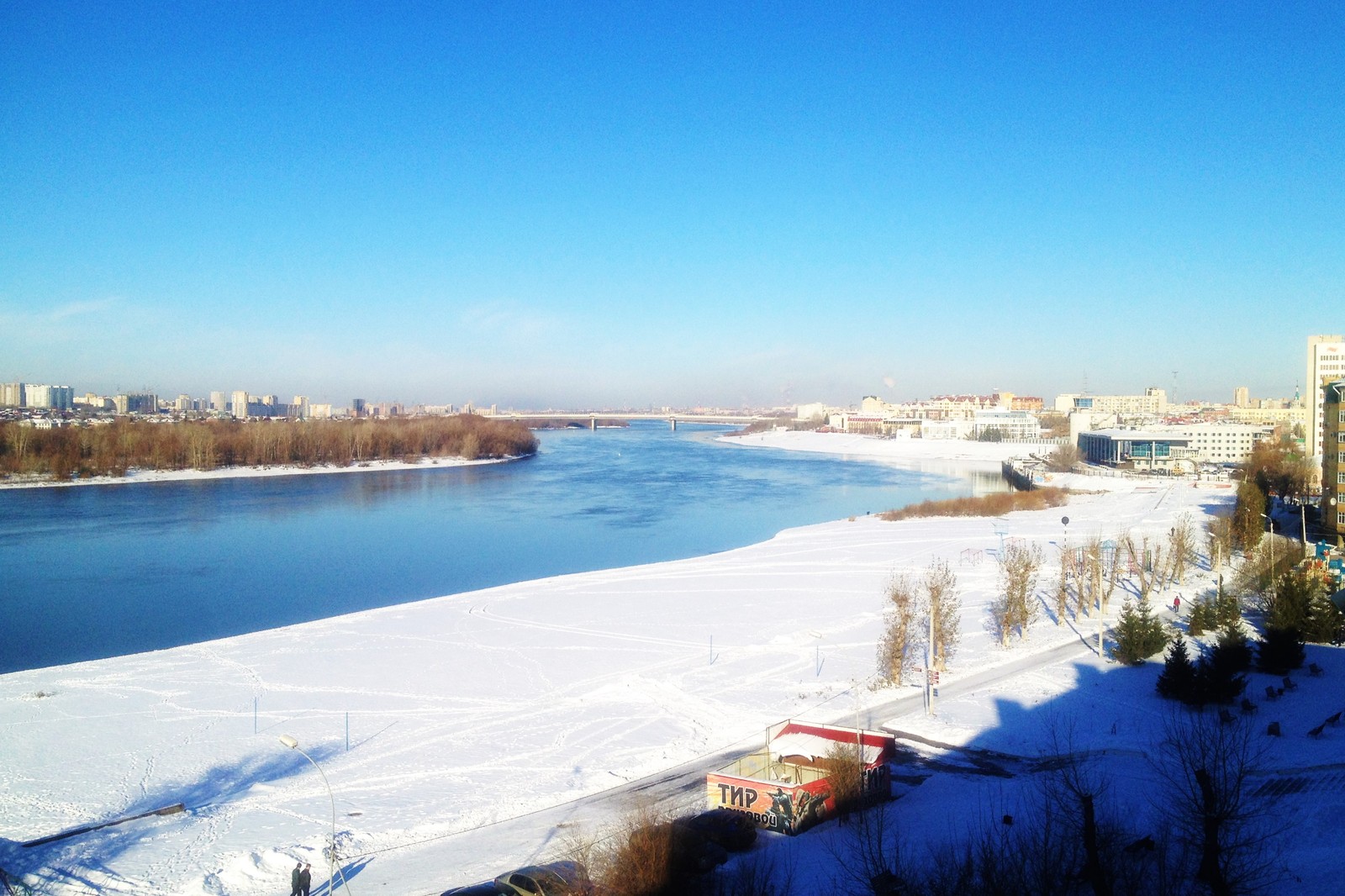 I've been living with this view for 15 years, and I still can't stop looking at it. - My, Omsk, Irtysh, Embankment, View from the balcony, Seasons, Russia, Beach, Snow, Longpost