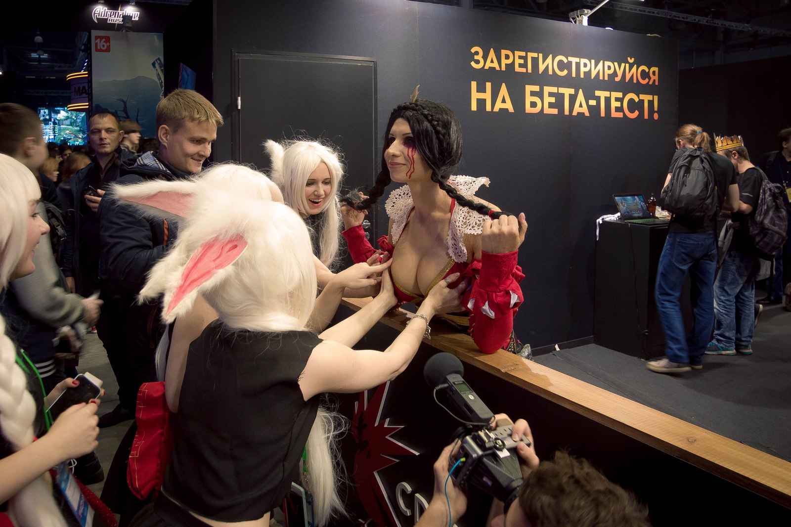 Игромир. Гвинт. CD PROJEKT RED. - Моё, Гвинт, Игромир, Косплей, Ведьмак, Любовь, Польша, Длиннопост