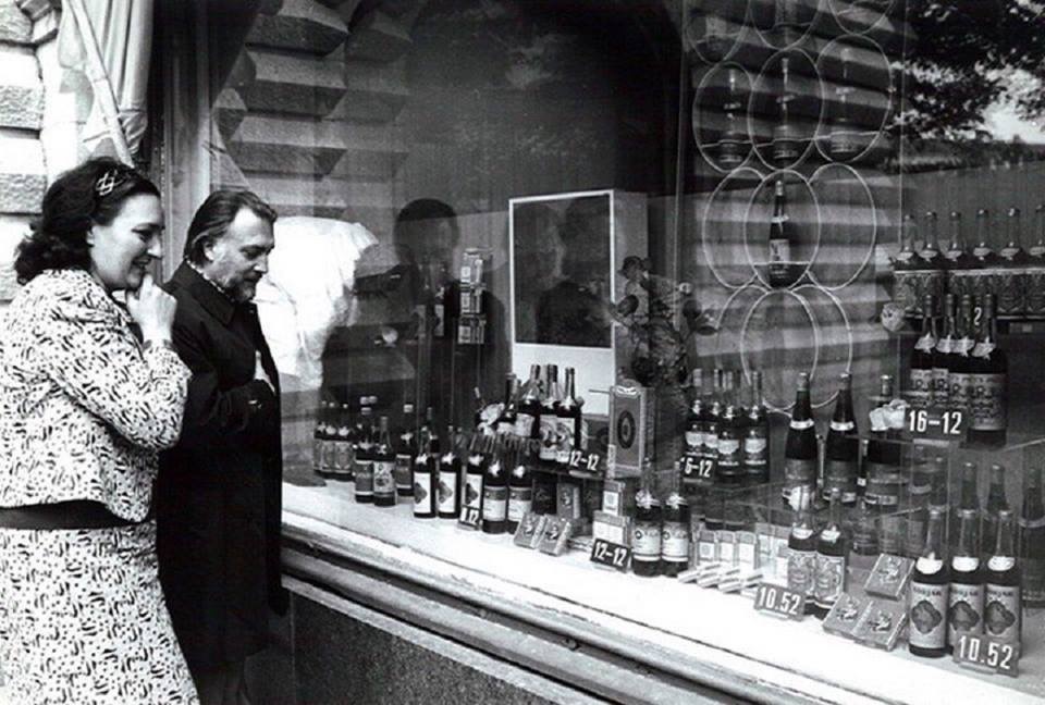 Moscow shop windows in the Soviet years - the USSR, Past, 20th century, The photo, People, Score, Longpost