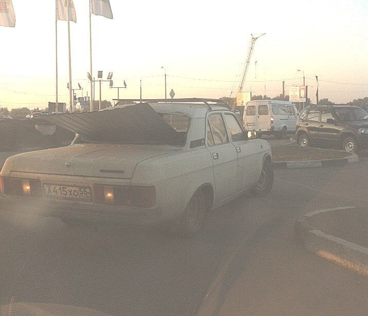 This driver does not have hopeless situations, or why do I need roof rails - Omsk, Volga, Oddities