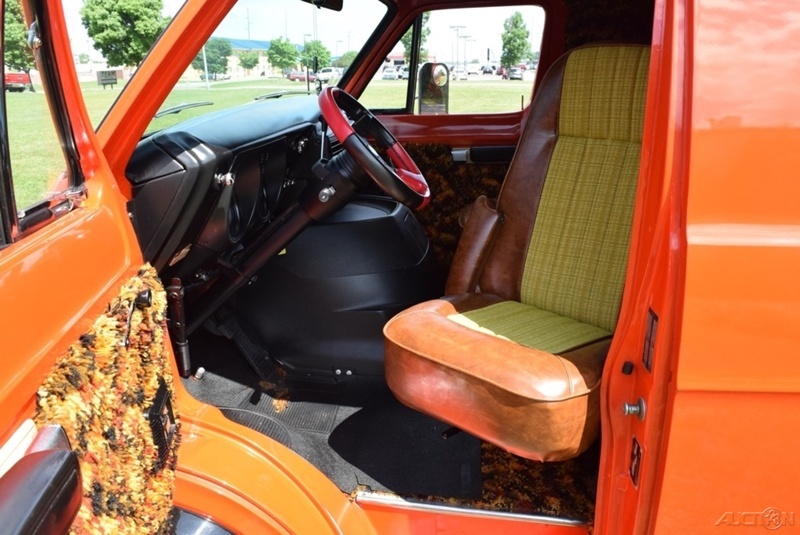 Золотое время хиппи — 1976 Dodge Tradesman Goodtimes Conversion Van. 30 лет в гараже. - Dodge, Фургон, Находка, Хорошее состояние, Видео, Длиннопост