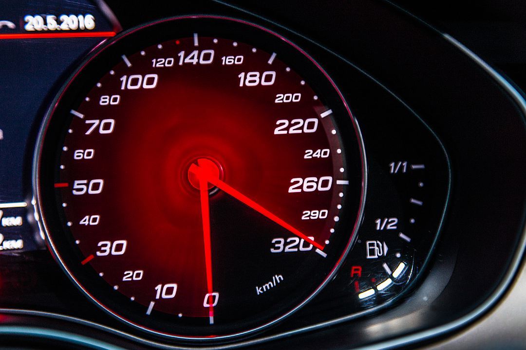 Макс скорость машины. Audi rs7 спидометр. Спидометр Audi rs7 0-360 km/h. Ауди РС 7 скорость. Спидометр Ауди 320 км.