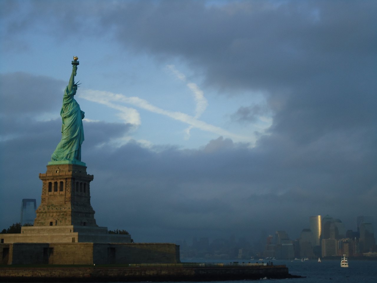 Photo of the Statue of Liberty from the tourist ferry - My, USA, Statue of Liberty, Tourism, Travels, Monument, Sky, sights, America