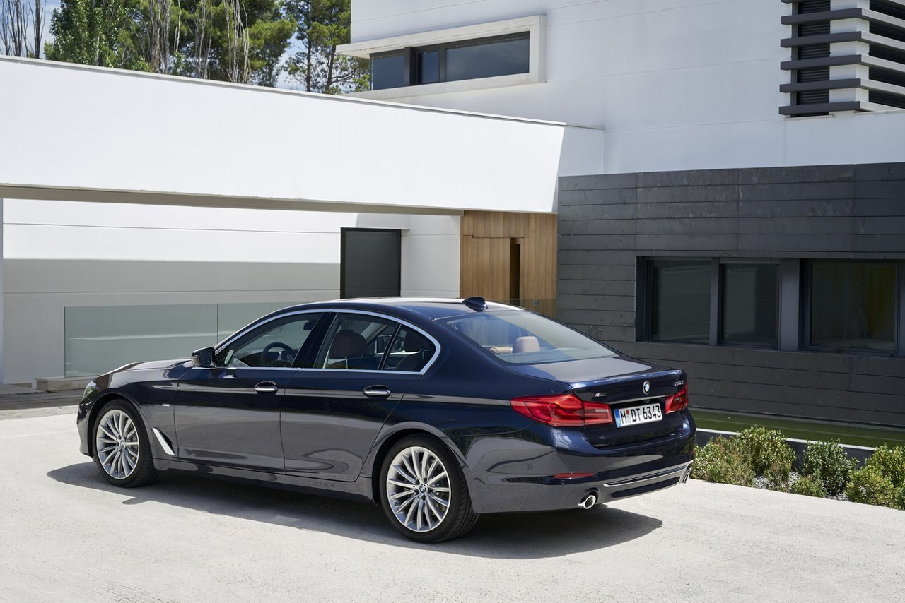 The new BMW five has learned to listen to gestures and park without a driver. Can't hide from the future - Bmw, Auto, Boomer, The future has come, Longpost