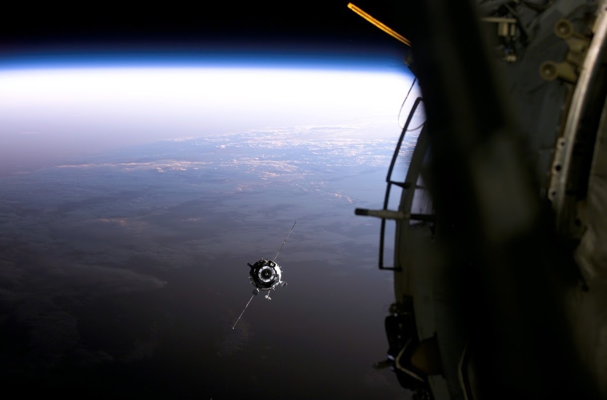 Soyuz TMA-9 on approach to the ISS (expedition 13) - The photo, Moscow, Union, Expedition, Space, Orbit, Land