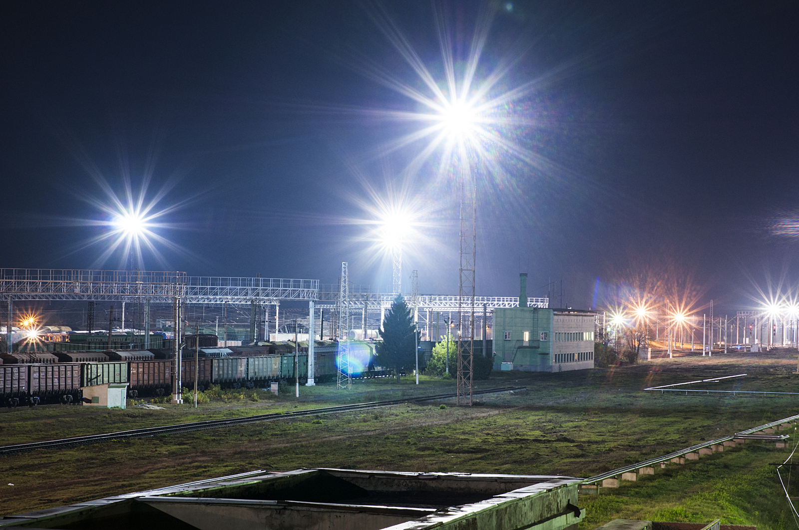 From the lantern - My, Night, Lamp, Photo, Night city