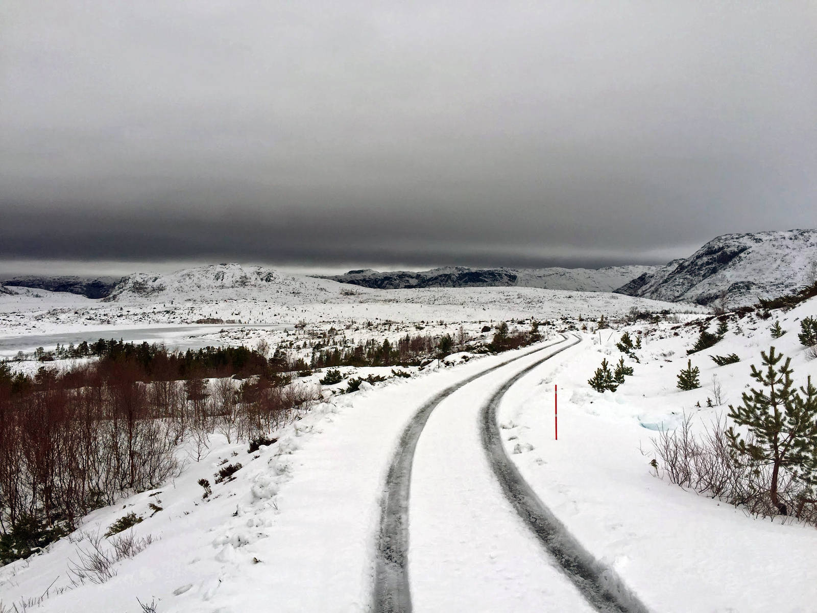 Nature waiting for a snow storm - My, Norway, Nature, Landscape, Travel to Europe, Winter, The mountains, Road, Travels