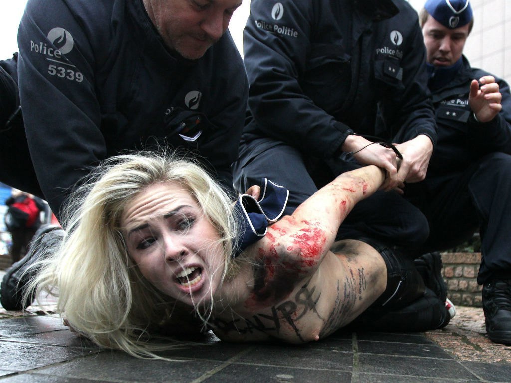 Capture - NSFW, Boobs, Breast, Politics, Police, Photo, The street, Blonde, Erotic