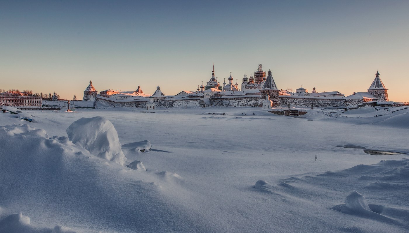 В какой город съездить зимой. Соловки в феврале. Соловки природа зимой. Соловки фото природы зима. Фото липецких Владимир зимние Соловки.