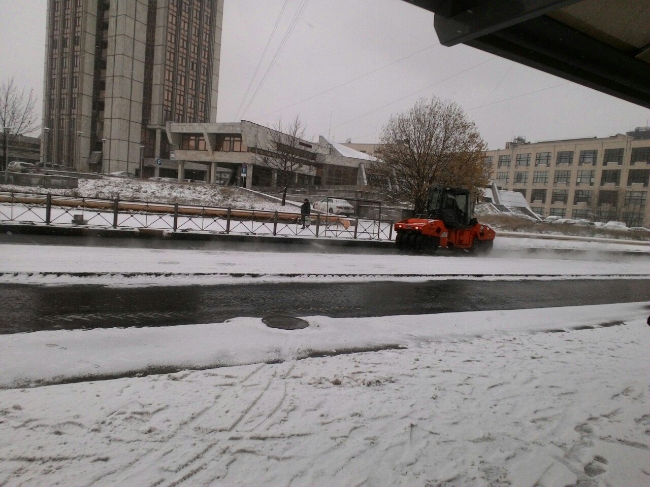 Peter supports the flash mob. - My, Asphalt, Winter, Saint Petersburg, Snow, Asphalt laying, Road, Repair, Russia