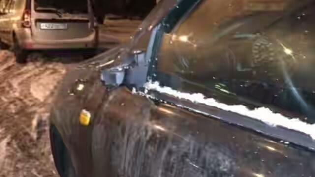 Petersburger with a bat stopped hooligans smashing cars - Saint Petersburg, Comment, Well done, Pistols, Bit