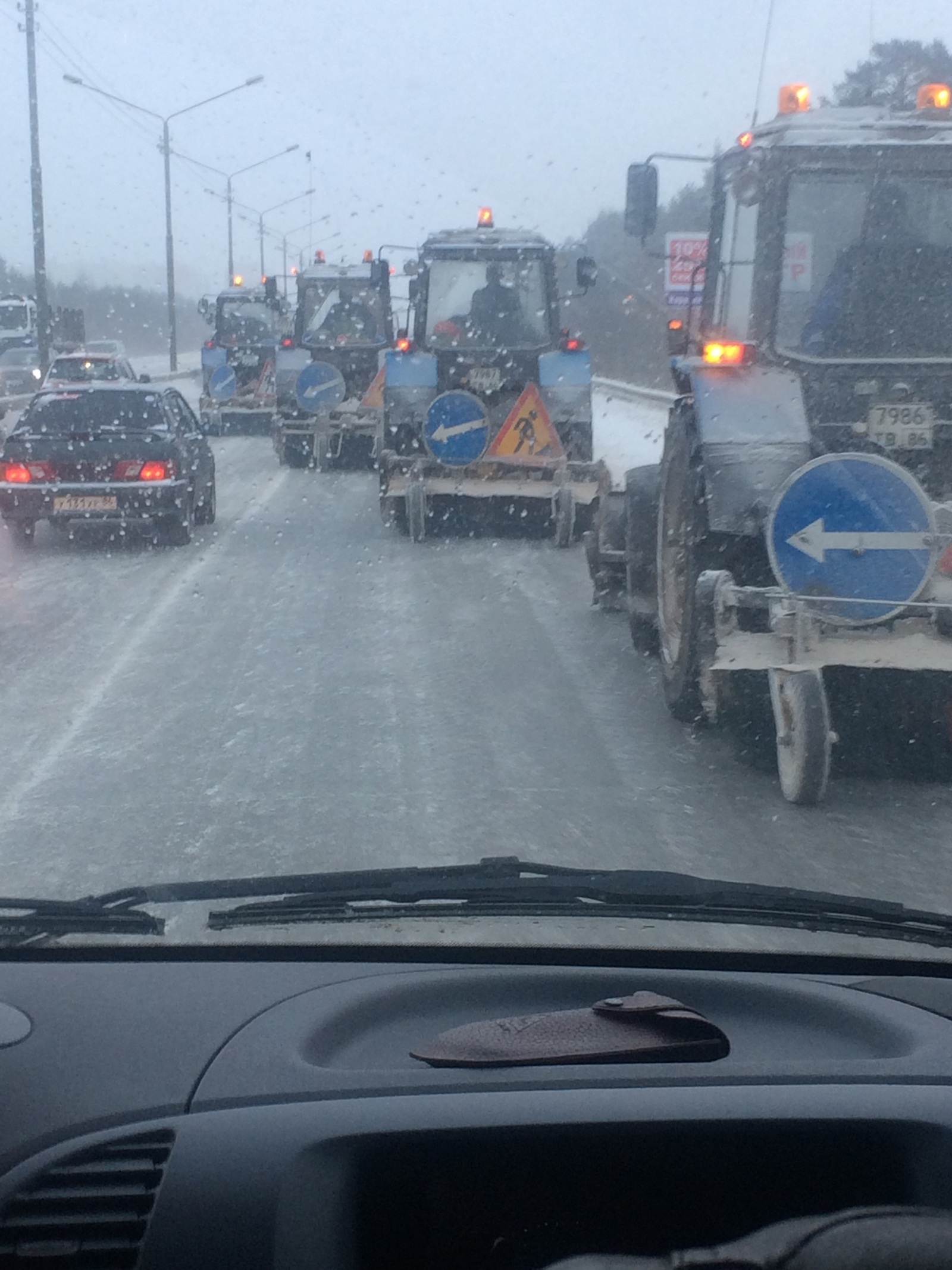 Brilliant. Occupied all lanes - My, Surgut, Motorists, Morning