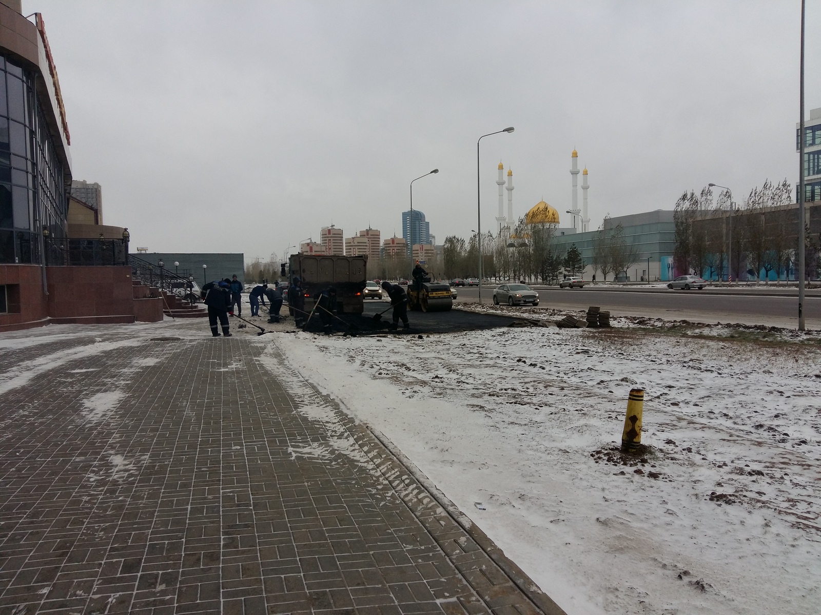 Asphalt laying in Astana - My, Asphalt, Winter