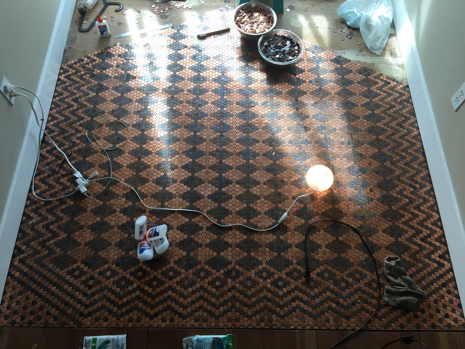 A woman made an amazing floor of 15,000 coins - Images, Longpost, Coin, , Imgur, Floor