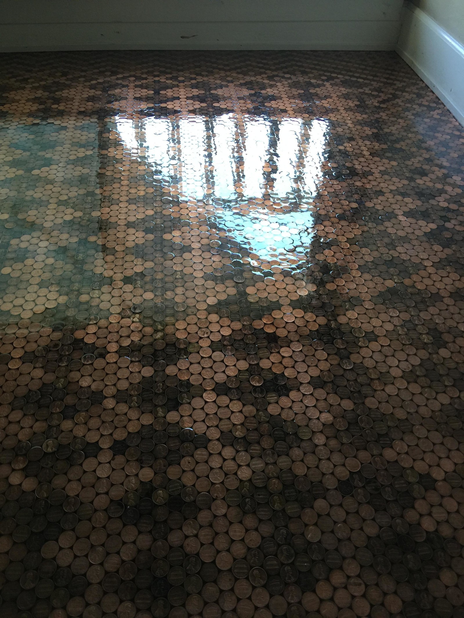 A woman made an amazing floor of 15,000 coins - Images, Longpost, Coin, , Imgur, Floor