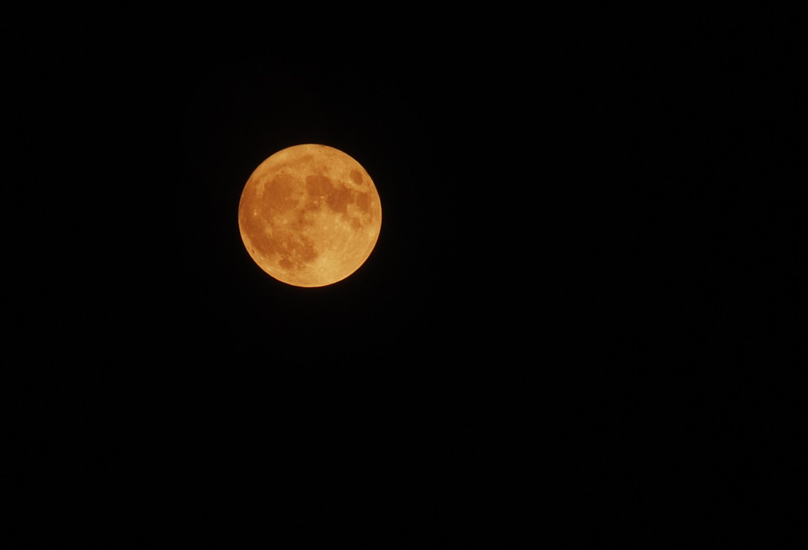 Snapped a supermoon. I took a picture, my tag. - My, moon, Super moon, Nikond80, I can't take pictures