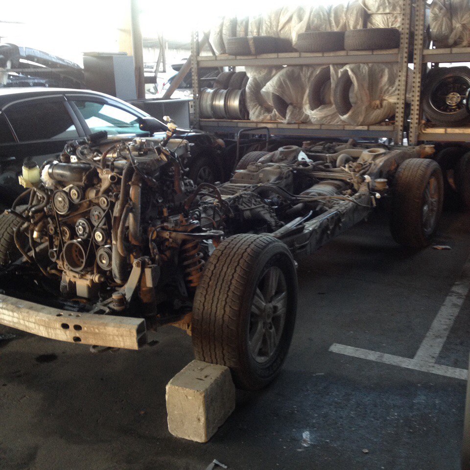 Removing the body from the frame. - My, Car, Toyota Land Cruiser, Toyota, Frame, Road accident, Photo, Body, SUV