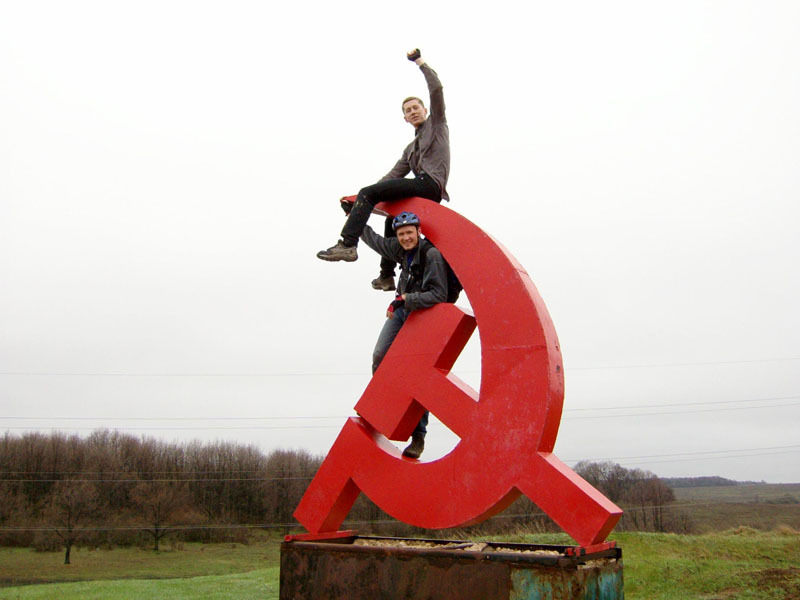 Near Samara in the village of Tornovoye, the composition “Hammer and Sickle” was cut down from the monument - Decommunization, Vandalism, Samara, Longpost