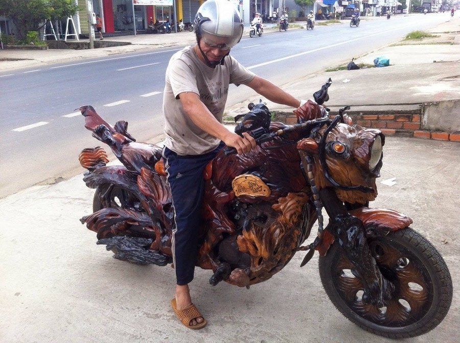 wooden horse - Moto, Tree