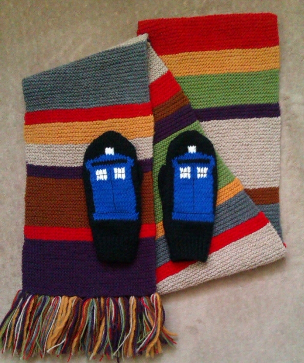 Manual TARDIS and three meters of heat - My, Scarf, Doctor Who, , Tom Baker, Knitting, TARDIS, Longpost