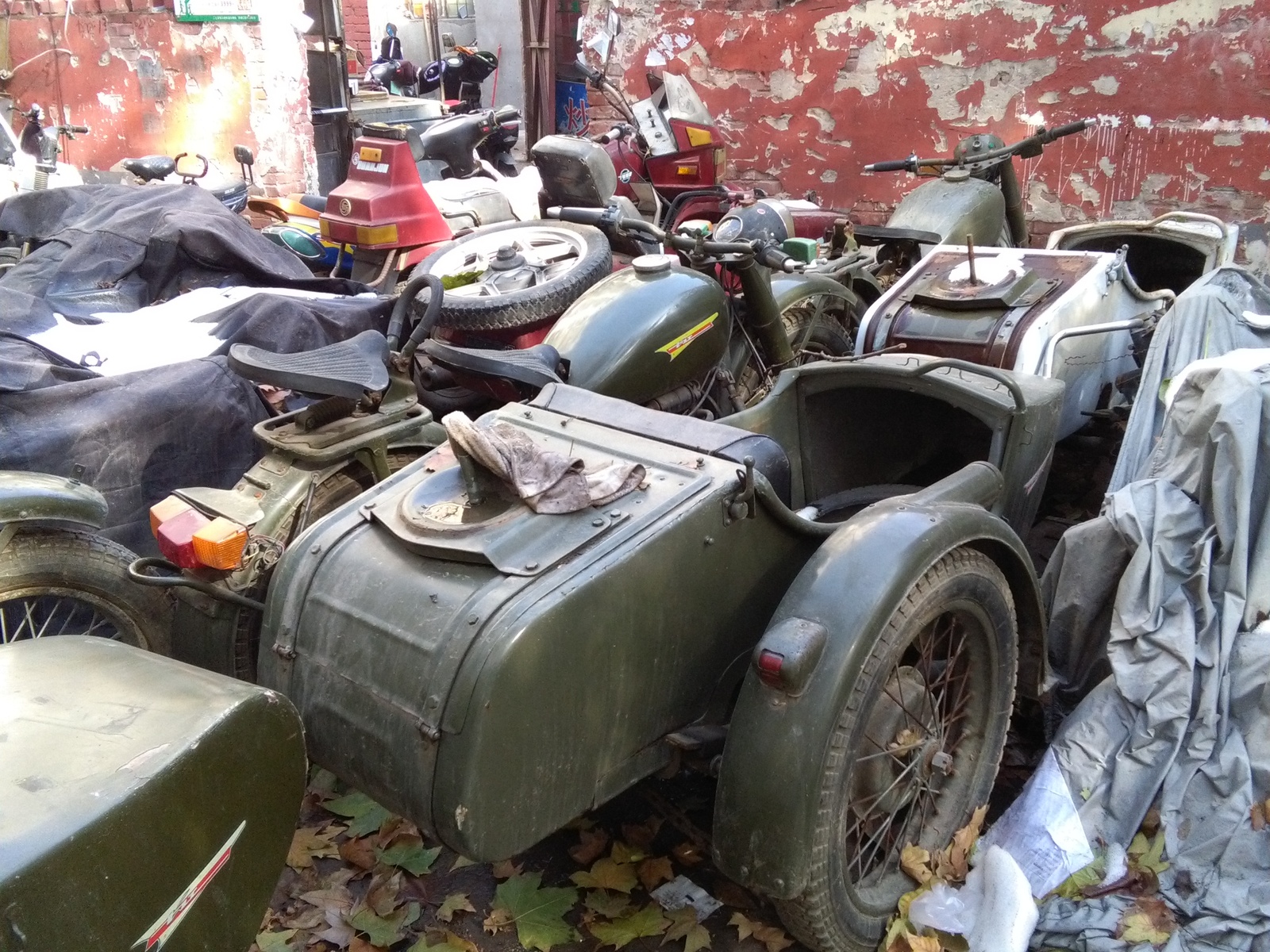 Находки старых мотоциклов в гаражах