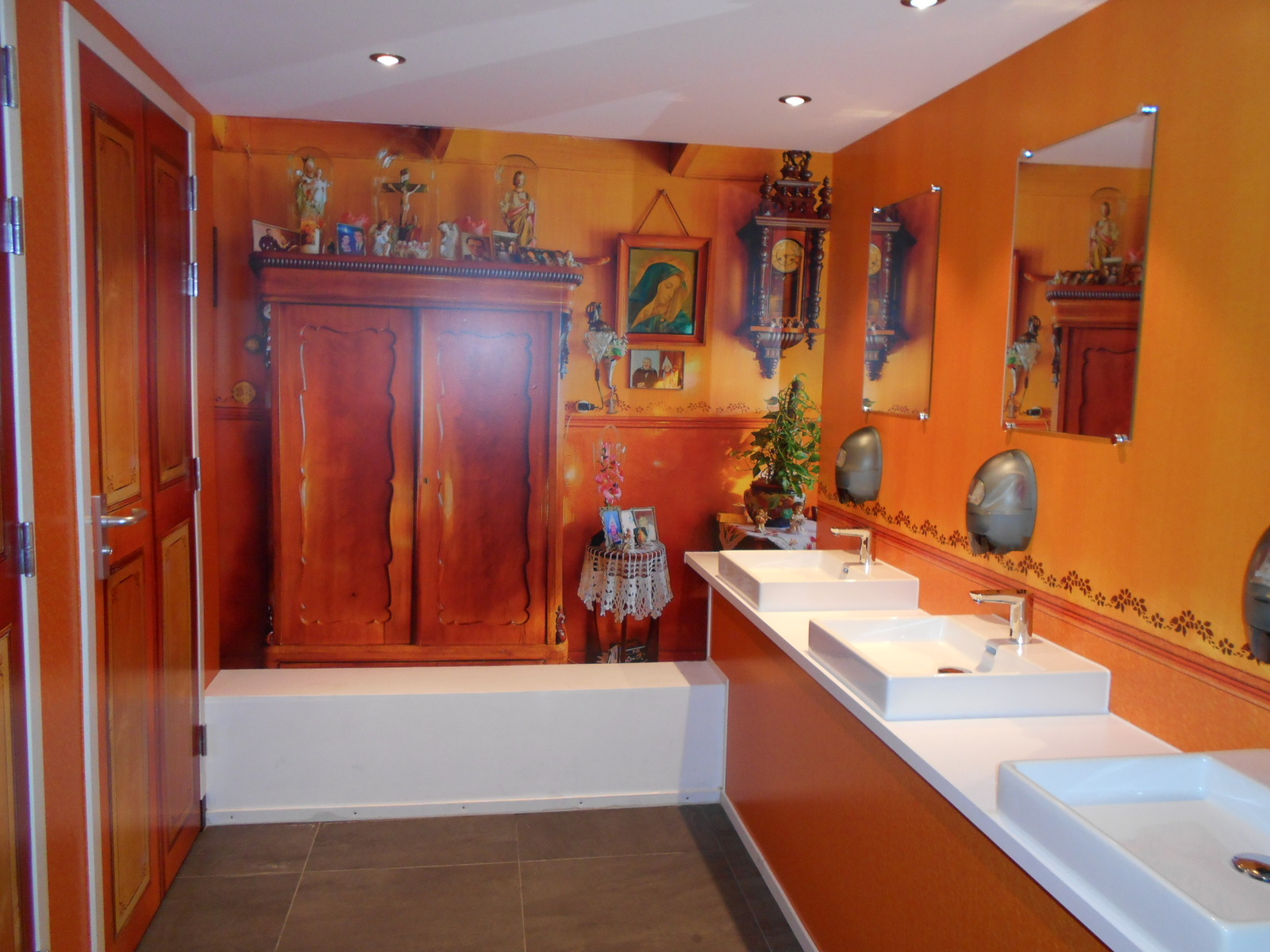 Things in a dutch toilet - My, Holland, Toilet, Mayor, Crucifixion, Netherlands (Holland)