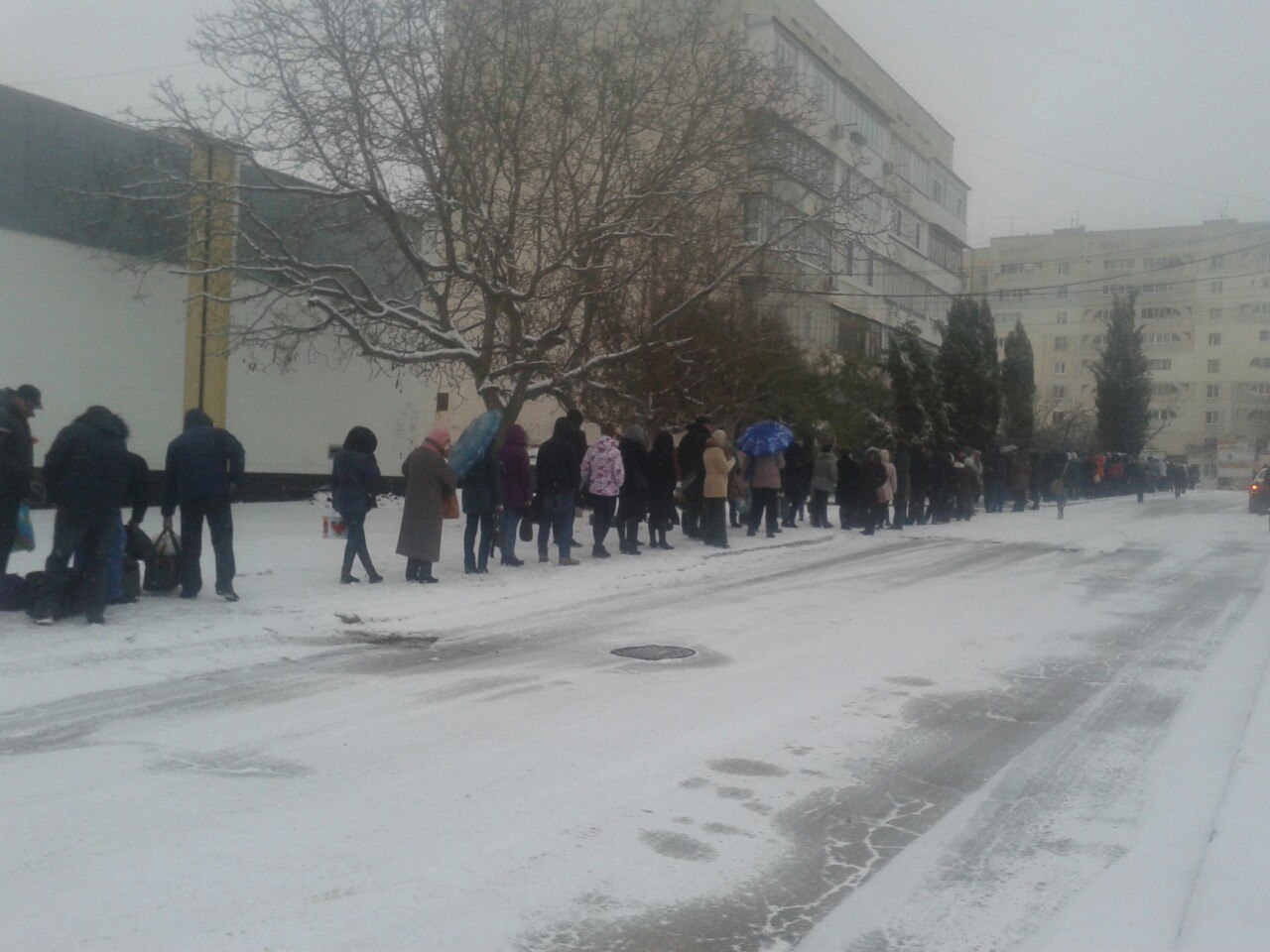 Snow fell in Sevastopol and the whole city got into one big traffic jam. - Sevastopol, Snow, Utility services, Road, Longpost