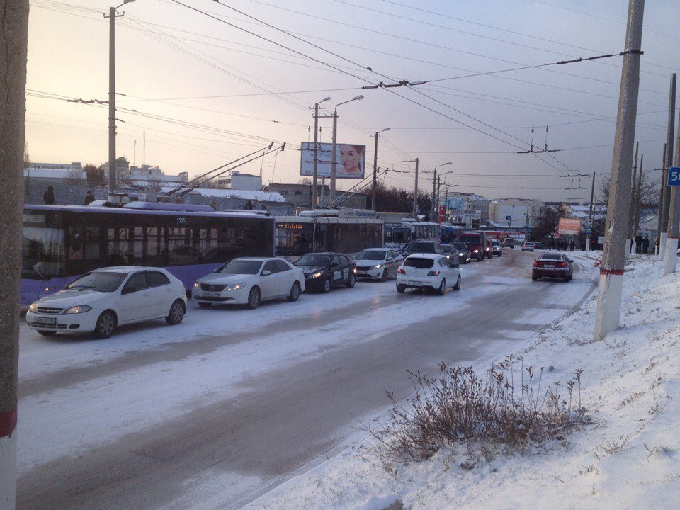 Snow fell in Sevastopol and the whole city got into one big traffic jam. - Sevastopol, Snow, Utility services, Road, Longpost