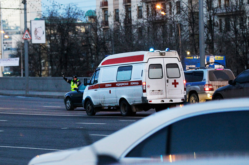 The State Duma will be asked to allow the Ministry of Emergency Situations and ambulances to ram parked cars - news, Ambulance, Ministry of Emergency Situations