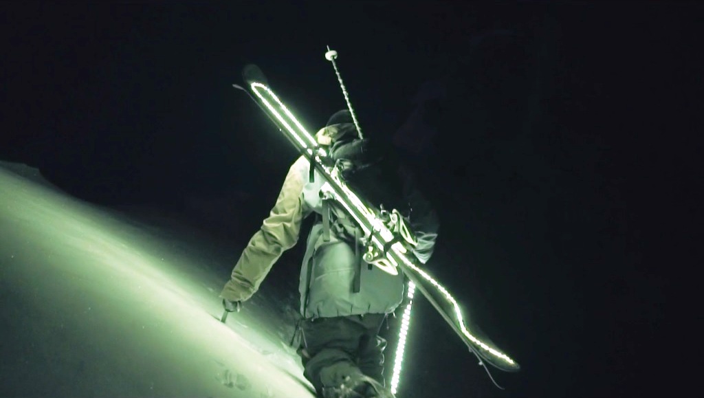 Freestyle LED skiing: beautiful and scary - Slalom, LEDs, Video, Longpost