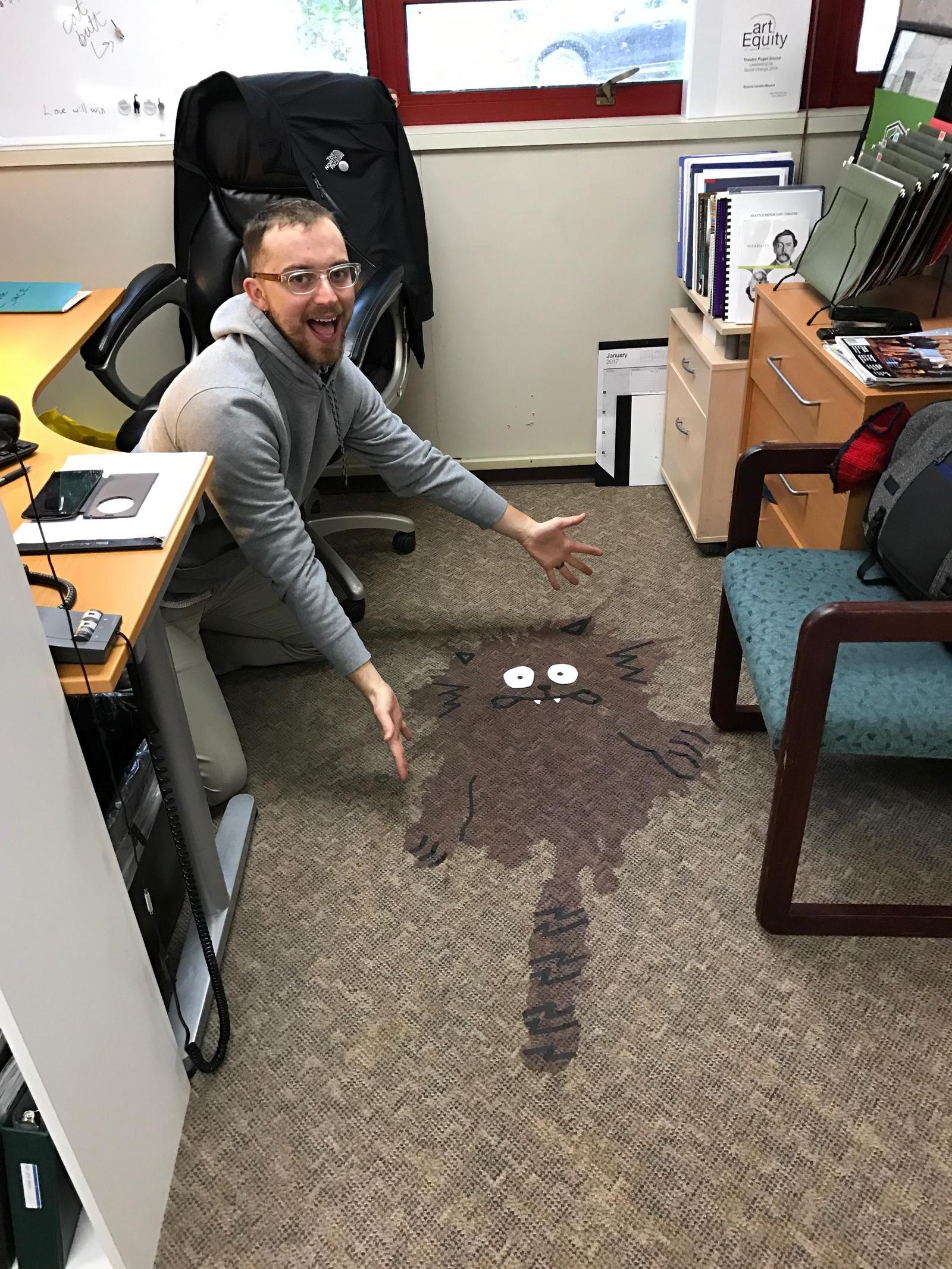 My partner spilled wine in the office yesterday - Longpost, Photo, cat, Alcohol, Wine