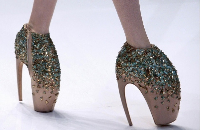 Alexander McQueen's shocking heels - My, Dog, Escape, Lattice, Doesn't get in the way, At all, Go, House, Longpost