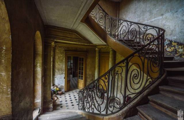 Mysterious castle in France abandoned for hundreds of years - Longpost, , France